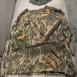 Camouflage Long Sleeve Shirt from mossy oak, men’s size medium